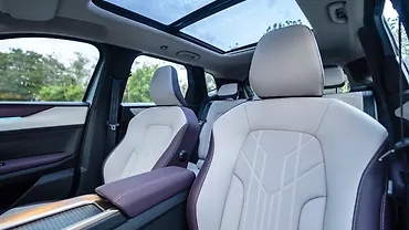 Nissan Tekton Rear seat head rest
