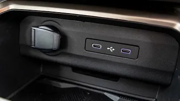 Nissan Tekton USB Port/AUX/Power Socket/Wireless Charging