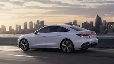 ऑडी a4 लेफ्ट फ्रंट थ्री क्वार्टर