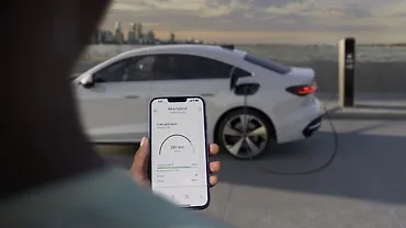 ऑडी a4 लेफ्ट फ्रंट थ्री क्वार्टर