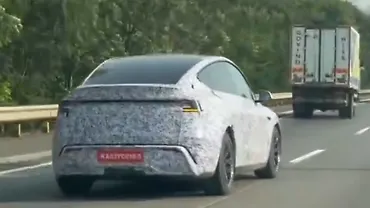 Tesla Model Y भारत में टेस्टिंग के दौरान आया नज़र; क्या जल्द मारेगी ऐंट्री?