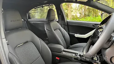 टाटा कर्व फ्रंट रौ सीट्स