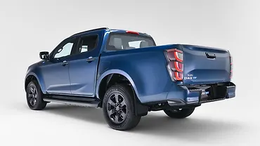 Isuzu V-Cross Left Rear Three Quarter