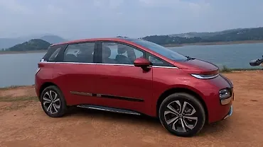 MG Windsor EV Right Side View