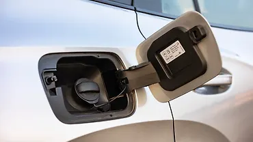 Volkswagen Tayron R-Line Open Fuel Lid