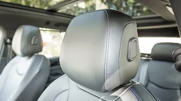 Volkswagen Tayron R-Line Front Seat Headrest
