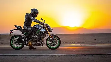 9.52 लाख रुपए में लॉन्च हुआ 2025 कावासाकी Z900!