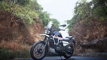 2.15 लाख रुपए में लॉन्च हुआ 2025 येज़दी एड्वेंचर