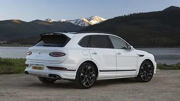 Bentley Bentayga Right Rear Three Quarter