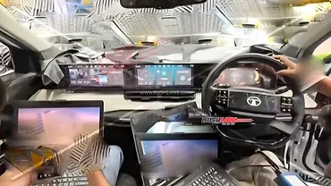 टाटा सिएरा 3 स्क्रीन्स वाले डैशबोर्ड के साथ टेस्टिंग के दौरान आई नज़र