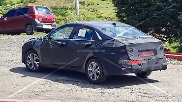 Hyundai Verna Facelift Spied Testing in India 