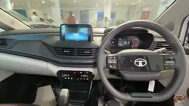 टाटा अल्ट्रोज़ डैशबोर्ड