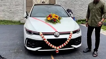 फ़ॉक्सवैगन गोल्फ़ जीटीआई की भारत में डिलिवरी हुई शुरू