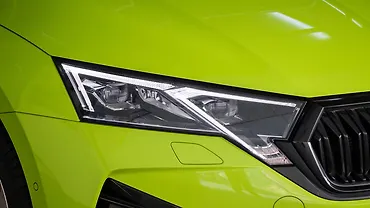 स्कोडा ऑक्टाविया आरएस डे टाइम रनिंग लैंप (डीआरएल)