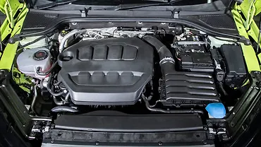 स्कोडा ऑक्टाविया आरएस इंजन शॉट