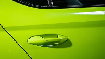 स्कोडा ऑक्टाविया आरएस फ्रंट डोर हैंडल