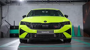 स्कोडा ऑक्टाविया आरएस सामने का दृश्य