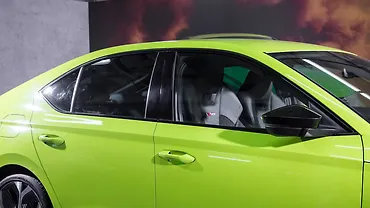 स्कोडा ऑक्टाविया आरएस साइड ग्लास हाउसिंग