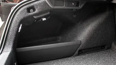 स्कोडा ऑक्टाविया आरएस बूट लाइट