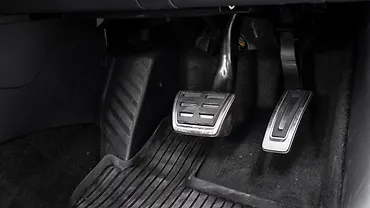 स्कोडा ऑक्टाविया आरएस पेडल्स/पैर कंट्रोल्स