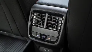 स्कोडा ऑक्टाविया आरएस रियर रो एयर वेंट