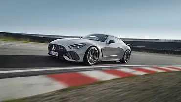 मर्सिडीज़ बेंज़ एएमजी जीटी 63 लेफ्ट फ्रंट थ्री क्वार्टर