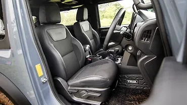 महिंद्रा थार फ्रंट रौ सीट्स