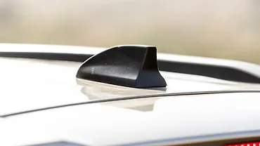 Mahindra XUV 7XO Antenna