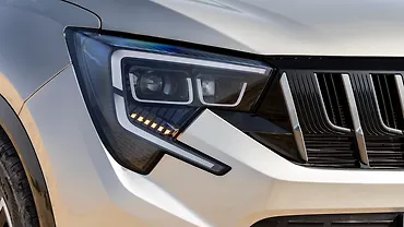 Mahindra XUV 7XO Blinker
