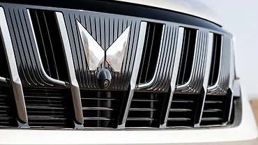 Mahindra XUV 7XO Front Logo