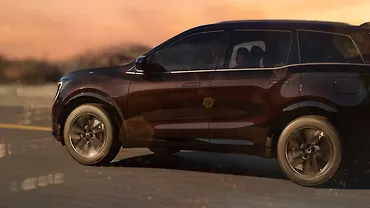 Mahindra XUV 7XO Left Side View