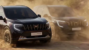 Mahindra XUV 7XO Right Front Three Quarter