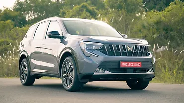 Mahindra XUV 7XO Right Front Three Quarter