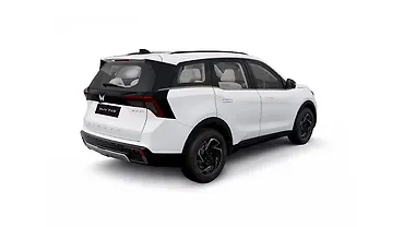 Mahindra XUV 7XO Right Rear Three Quarter