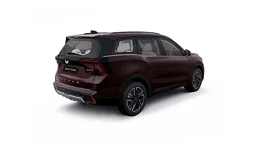 Mahindra XUV 7XO Right Rear Three Quarter