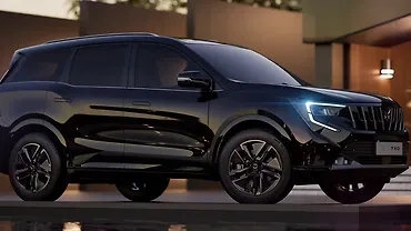 Mahindra XUV 7XO Right Side View