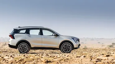 Mahindra XUV 7XO Right Side View