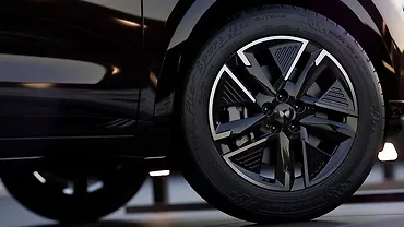 Mahindra XUV 7XO Wheel