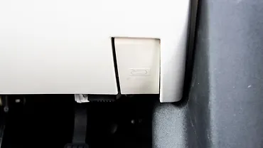 Mahindra XUV 7XO Bonnet/Hood release