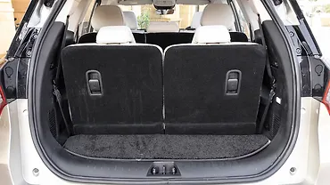 Mahindra XUV 7XO Bootspace