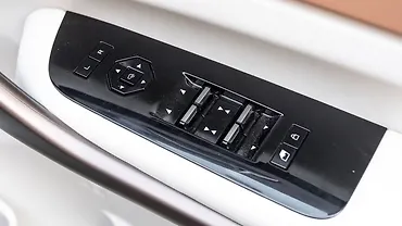 Mahindra XUV 7XO Outer Rear View Mirror ORVM Controls