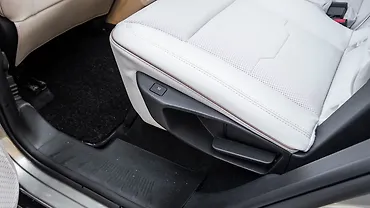 Mahindra XUV 7XO Second Row Seat Adjustment Manual