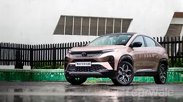 टाटा कर्व लेफ्ट फ्रंट थ्री क्वार्टर