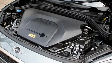 मिनी कंट्रीमैन इलेक्ट्रिक इंजन शॉट