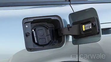 मिनी कंट्रीमैन इलेक्ट्रिक ईवी कार चार्जिंग इनपुट प्लग