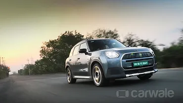 मिनी कंट्रीमैन इलेक्ट्रिक लेफ्ट फ्रंट थ्री क्वार्टर