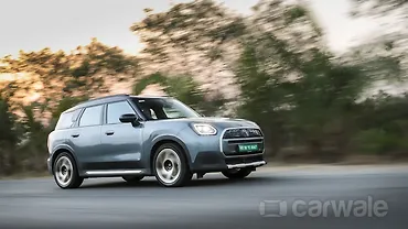 मिनी कंट्रीमैन इलेक्ट्रिक लेफ्ट फ्रंट थ्री क्वार्टर