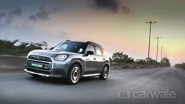 मिनी कंट्रीमैन इलेक्ट्रिक लेफ्ट फ्रंट थ्री क्वार्टर