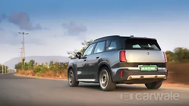 मिनी कंट्रीमैन इलेक्ट्रिक लेफ्ट रियर थ्री क्वार्टर