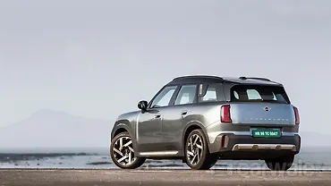 मिनी कंट्रीमैन इलेक्ट्रिक लेफ्ट रियर थ्री क्वार्टर